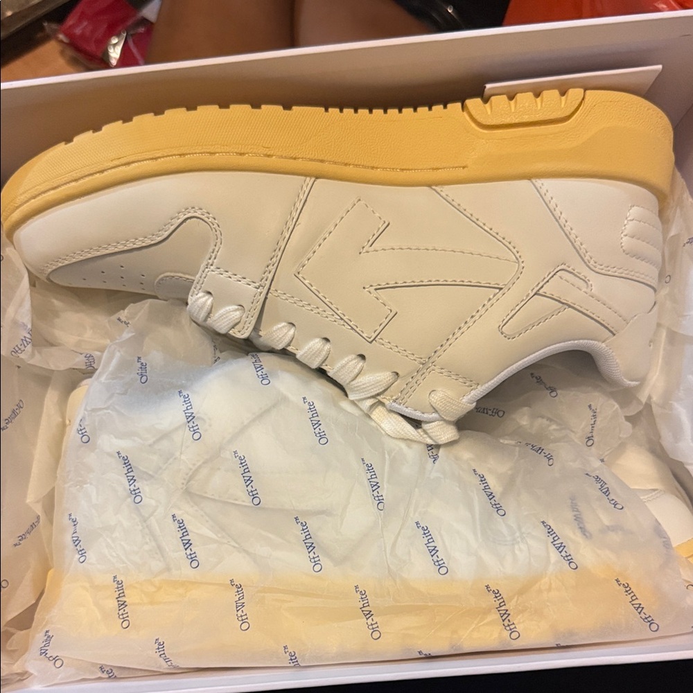 Off-White Men’s Low-Top Sneakers in Cream with Yellow Sole
